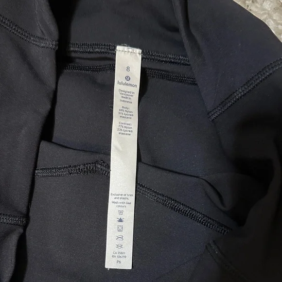 Lululemon Athletica Black Leggings with Pockets Sz 8 - Picture 2 of 6